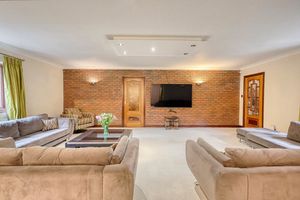 Lounge- click for photo gallery